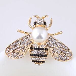 Bumble Bee Pin Brooch gold tone Rhinestones, Pearl and Faux Diamond
